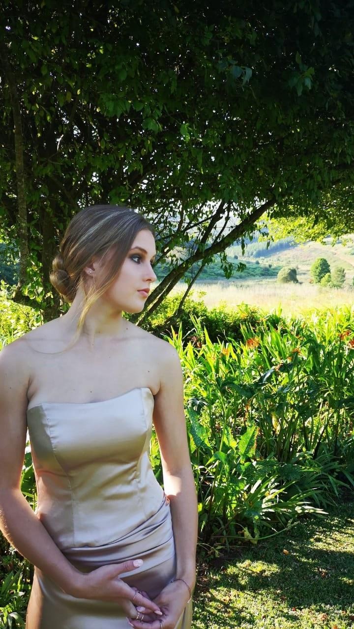 👰 Wedding Day Glam:
On your wedding day, every detail matters, and your hair and makeup should be nothing short of perfection. Our experienced stylists will work closely with you to create a customized bridal look that complements your unique style, personality, and wedding theme. Whether you envision a natural and ethereal look or a glamorous and sophisticated vibe, we’ve got you covered. With Swoon Makeup, you’ll be the epitome of grace and elegance as you walk down the aisle. 💍👑 #blushingbride #swoonmakeup #swoonworthy #weddingseason #capetown #capetownsouthafrica #2023 #bridetobe #weddingphotography #shesaidyes #greenweddingshoes #makeupartist