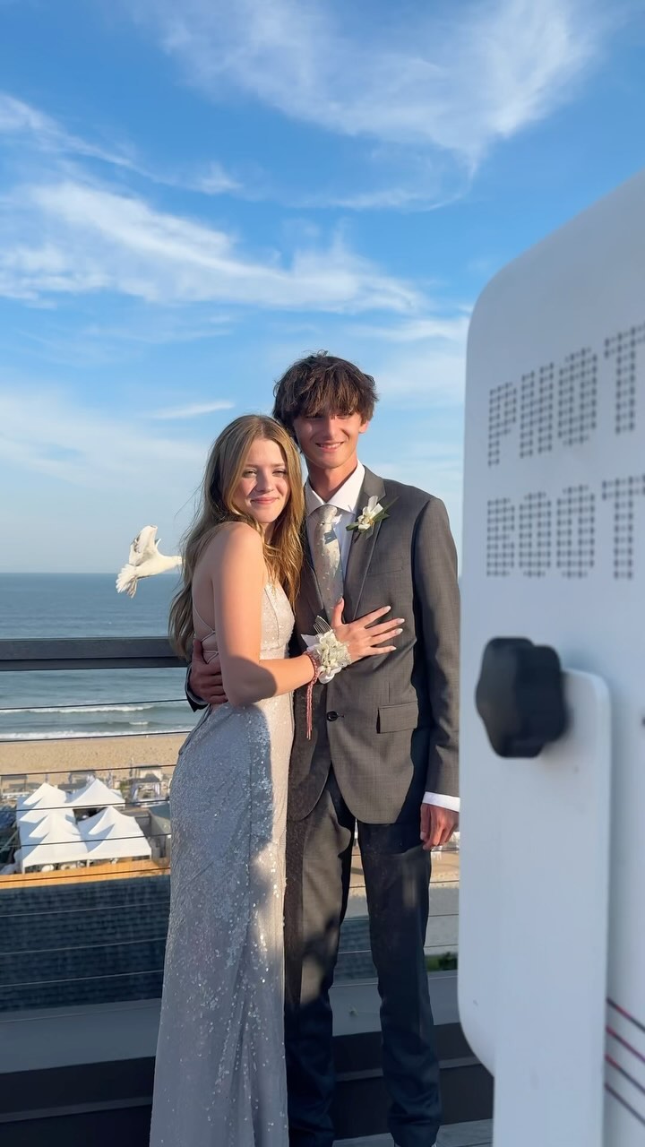 Life is like a camera lens, focus on what’s important: the good memories! 📸✨