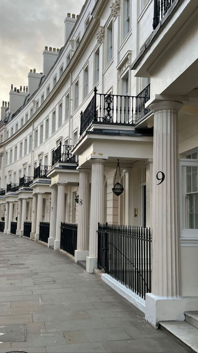 See what the Mode Search team wore to the office for summer.
From pops of colour, chic co-ords and monochrome outfits.
What are you most looking forward to wearing this season?
#summer #ootd #office #worklooks #london #fashion