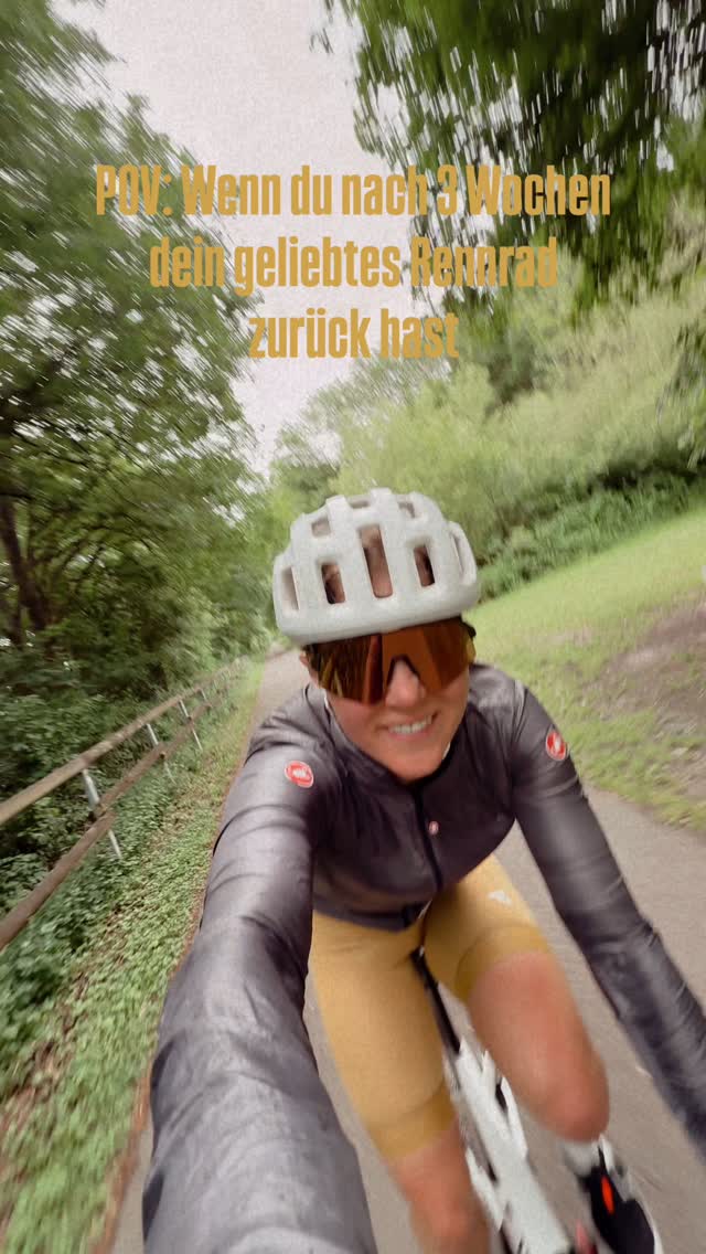 Endlich ist Olaf 🚲☃️ zurück in seiner Heimat 🫶🏼
Wären wir nicht nach Koblenz gefahren und hätten die Sache selbst in die Hand genommen, würde ich wahrscheinlich noch im Spätsommer auf die Rückkehr von Olaf warten 🙄
So sehr ich meine Fahrräder liebe und die Marke Canyon normalerweise feier, der Kundenservice ist leider ein Witz. 🤡 Ich bin so froh, dass Flo 99 % der Dinge selbst reparieren kann und dass das erste (und letzte) Mal war, dass wir die Werkstatt dort in Anspruch genommen haben. #sorrynotsorry
#cycling #roadbike #fromwhereweride