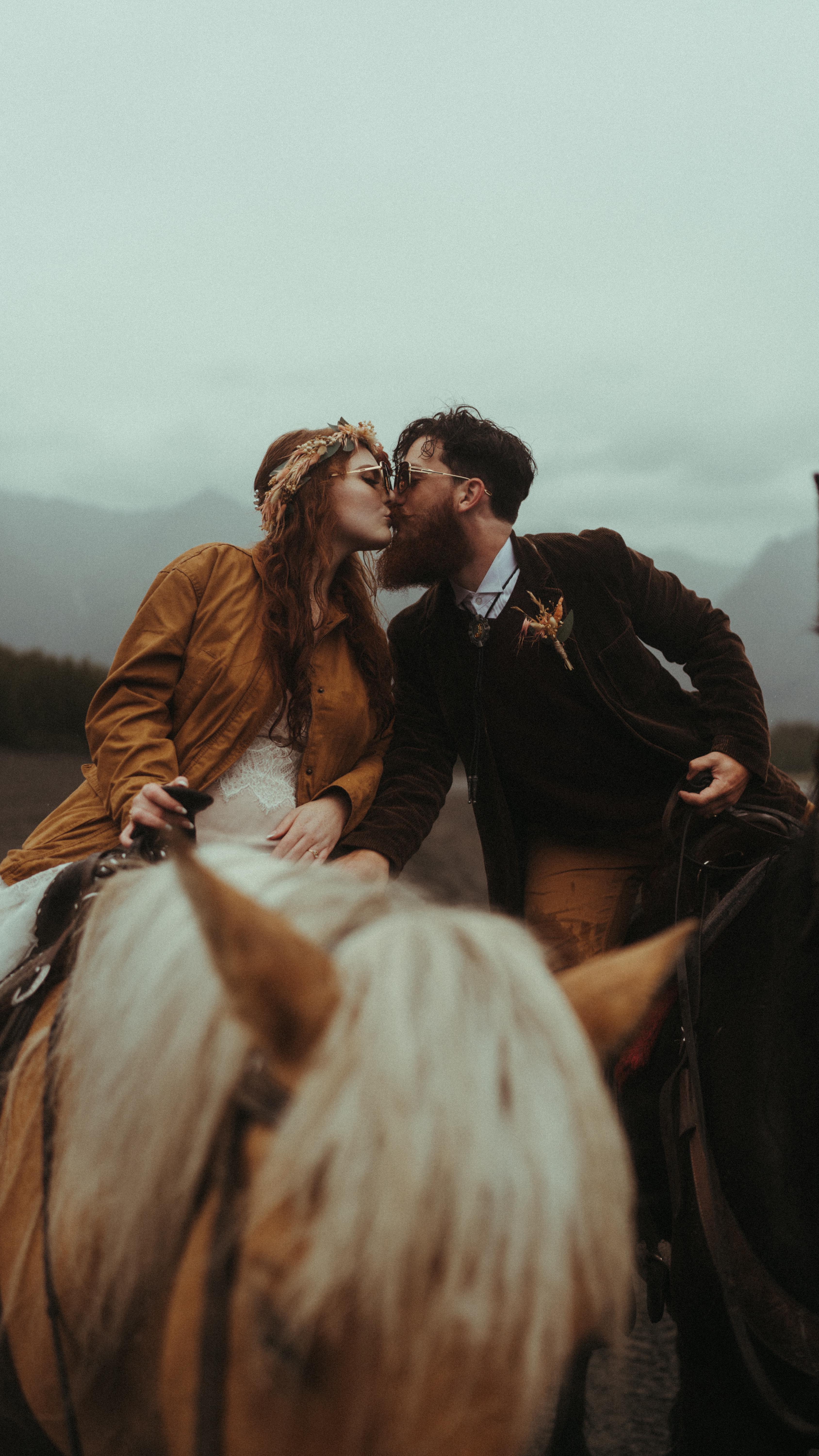 I have the best job in the world 📷
#alaskaelopementphotographer #elopement #alaskaelopement #destinationelopement #wildelopements #adventureelopement #WanderingWeddings #horsebackriding