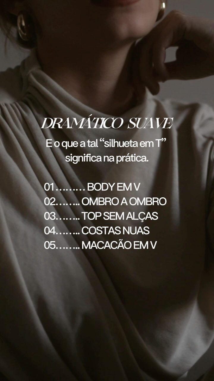 Cada tipo corporal pede por uma recomendação específica! Isso faz com que você consiga criar harmonia através da repetição (se ainda não sabe o seu, envie uma DM e solicite mais informações sobre a consultoria!)
Voltando ao assunto… no tipo Dramático Suave, nós estamos falando sobre uma mulher bastante alongada e vertical. O criador da teoria usou um termo muito interessante pra como devemos valorizar a silhueta desse corpo: figura em T.
A figura em T nada mais é do que o efeito de usar peças ou uma composição que valorizem ao mesmo tempo a sua verticalidade e os ombros/colo. Por isso deixei listado algumas peças que ajudam a chegar nesse efeito 😉. Já salva. #kibbebodytypes #sistemakibbe #softdramatic #dramaticosuave