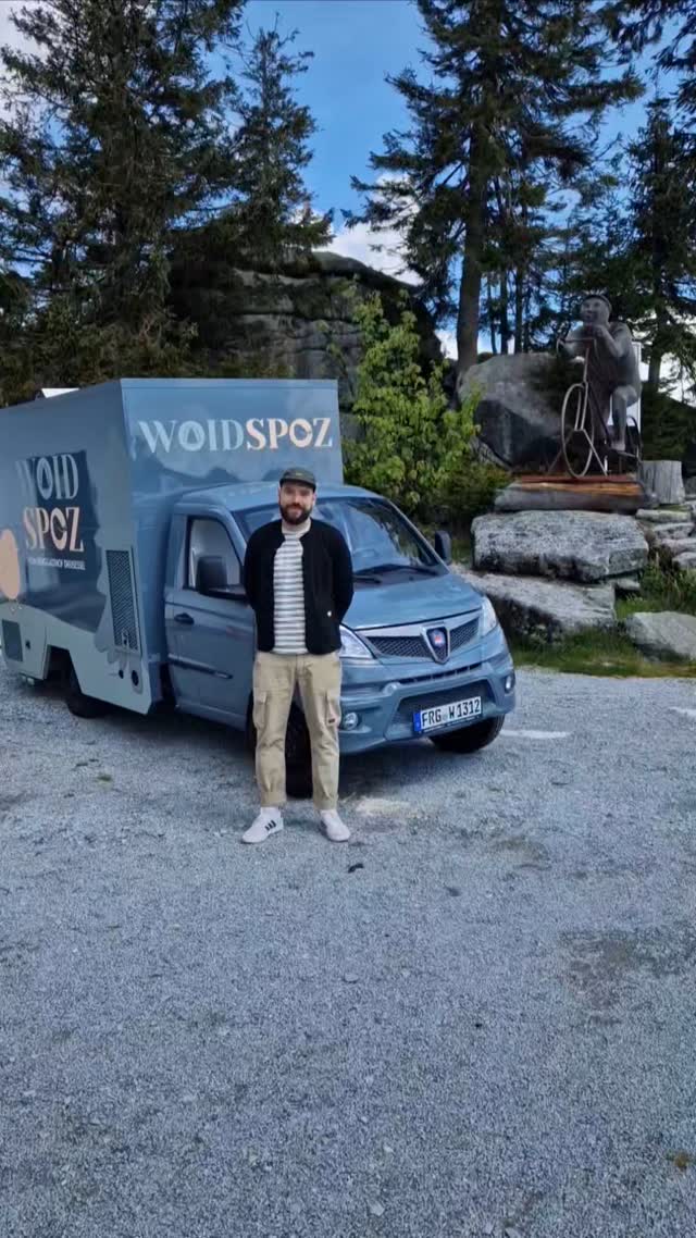 🍀🎉 Gewinnspiel 🎉🍀
Wir dürfen mit großer Freunde verkünden, dass wir für unsere Tag des Sports Community, gemeinsam mit dem Wirt vom Berggasthof Dreisessel Philipp Schmöller, ein Gewinnspiel organisiert haben 🔥
Es wartet auf dich eine Gartenparty mit dem Woid Spoz bei dir Zuhause für bis zu 10 Personen 🏡
Für das leibliche Wohl wird bestens gesorgt 🍻 🍽
Das ist genau das richtige für dich und deine Freunde? 👫
Dann beachte die folgenden Teilnahmebedingungen und du bist bei der Verlosung dabei:
1) Like diesen Beitrag ✔️
2) Teile diesen Beitrag ✔️
3) Folge uns ✔️ auf Facebook (Tag des Sports - Gemeinde Neureichenau) und/oder Instagram (quaelspassamdreisessel)
4) Markiere mindestens 3 Freunde ✔️
5) Das Mindestalter für die Teilnahme ist 16 Jahre ✔️
Es ist keine Barauszahlung möglich.
Der Rechtsweg ist ausgeschlossen.
Für eine doppelte Gewinnchance kannst du an dem Gewinnspiel bei Instagram UND Facebook teilnehmen 😉
❗️Gewinnspielende: 26.06.2025 um 12 Uhr ❗️
Der Gewinner wird am 27.06.2025 in den Kommentaren bekannt gegeben.
Ebenfalls wird der Gewinner persönlich über Instagram oder Facebook angeschrieben 💬
🍀 Wir wünschen dir viel Glück 🍀💚
Dreisesselhaus @berggasthof.dreisessel Regionalmanagement Freyung-Grafenau @made_in_frg Gemeinde Neureichenau - Bayerischer Wald @dreisesselgemeinde
#gewinnspiel #vielglück #berggasthofdreisessel #woidspoz #tagdessports #dreisesselgemeinde #quälspass #quälspassamdreisessel #dreisesselberg #dreisessel #spielspass #kidsrace #racenight #laufen #mtb #walken #bergrennen #community