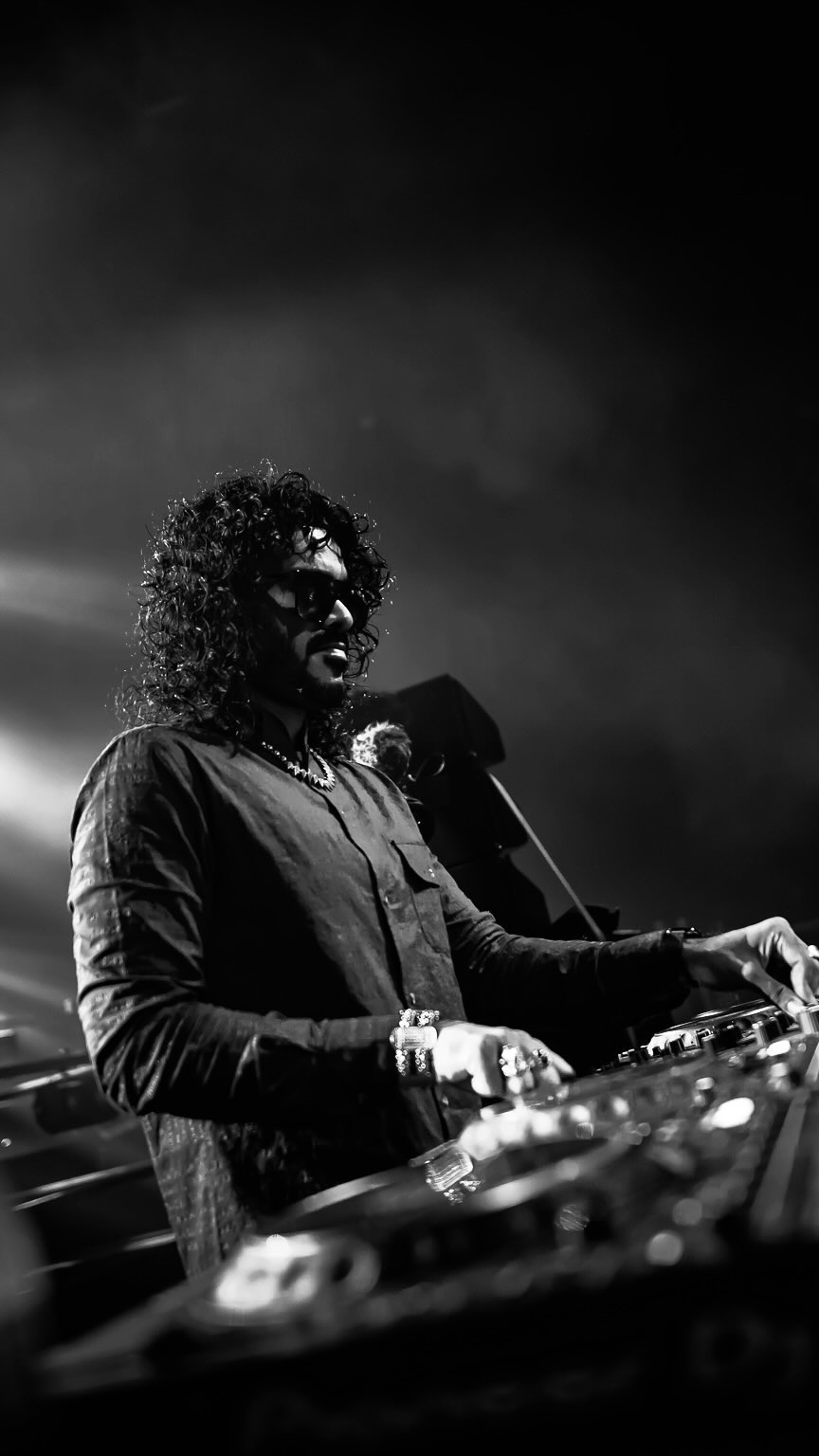 By the end of India tour 70% of my set was songs and edits I came up with that month. This is one of them, and my god have you guys raged to it!
Shall I unleash an edit pack? 👀
🎥: @tejxpatel