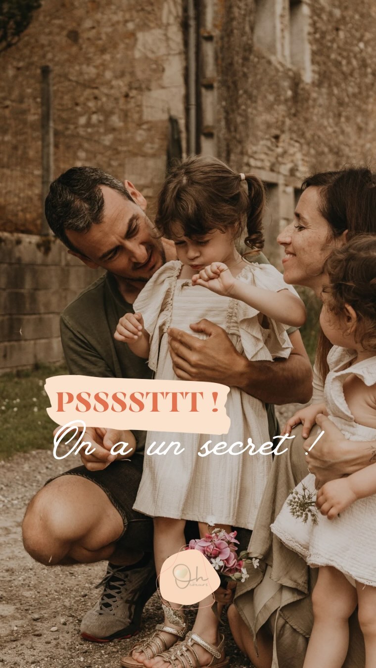 🤫 2 secrets se cachent dans cette vidéo ✨
Celui de @mariety_photography , puis le mien !
En ce qui concerne @mariety_photography elle en gardera un peu pour elle mais j’ai renommé « C’est quoi une séance photos Lifestyle en famille ? »
Je ne sais pas si des mots pourraient mieux en traduire la définition que ce petit extrait …
Pour moi, rien de mieux que ce genre de séances pour créer des souvenirs gravés à tout jamais ! Marie a débarqué chez nous avec sa bienveillance, sa discrétion légendaires et a fait un reportage sur notre matinée. Nous avons fait notre vie et elle nous a suivie !
Du flou, du mouvement, des regards, VRAIS, de l’Amour … VRAI, des bêtises, des « bouderies » VRAIES aussi. Vous ne trouverez pas LA photo parfaite comme un photographe en studio la définirait mais elles le sont toutes à mes yeux car c’est NOUS ! J’ai déjà les larmes aux yeux en me projetant dans de nombreuses années, nous imaginant autour de cet album magnifique nous remémorant cette période de nos vies beaucoup trop loin à notre goût. Bref … merci 🤍
Et pour MON secret … je vous laisse aller jusqu’au bout de la vidéo et le recouvrir en images ✨
Merci la Vie 🙏
#Photosdefamille #secret #annonce #bebe #maman #seancelifestyle #mercilavie #grossesse #femmeenceinte #annoncegrossesse #charente #larochefoucauldenangoumois #angouleme
🩷Je suis Sarah, j’accompagne en Charente les mères et futures mères dans ce bouleversement qu’est la parentalité à travers mes Soins Bien-être (Bain enveloppé bébé, massage femme enceinte et post-partum avec serrage du bassin, drainage lymphatique), des ateliers (portage, massage bébé, yoga bébés et yoga kids, les signes) et accompagnements (sommeil et allaitement).
Au Plaisir de te rencontrer 💕