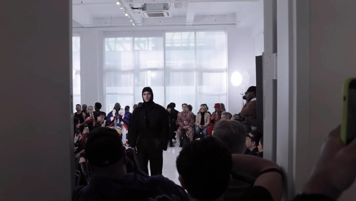 Congratulations to all of our NYMD designers for an incredible FW24 presentation!
@tarpley.us @thesaltingnyc @bulannewyork @jack.sivan_official @landerosnewyork @terrysingh.nyc @pasunemarque @y.chroma.apparel
#nymd #newyorkmensday #oribeobsessed #hillduncorporation #financingfashion #nyfw