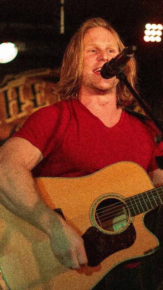 Don't waste your time always searching for those wasted years🎶💙
28.03.24 --> 🎶acoustic evergreens🎶 @lifefitness24.ch
@thea.bucher
@ivan.bucher
#wastedyears
#ironmaidenacoustic
#vocalsandguitar
#vocals
#singer