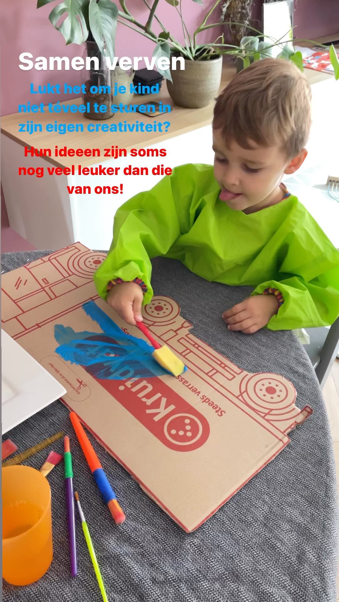 Het is soms best even een organisatie om samen met je kind(eren) creatief bezig te zijn: verven, knutselen, armbandjes te maken of een strijkkralenkettinghanger. Maar ik moet eerlijk zeggen: het is het allemaal waard!
En nog een klein (ongevraagd advies): Leg je telefoon lekker aan de kant, zet de tv uit en geniet van de gezelligheid met elkaar. â€ïž
#motoriek #motorischeontwikkeling #grovemotoriek #fijnemotoriek #motorischevaardigheden #baby #peuter #kleuter #basisschoolkind #tiener #oefeningbaartkunst #oefenen #kidsopéén #kids #kinderen #oefentherapie #fysiotherapie #kinderfysiotherapie #kinderoefentherapie #kinderoefentherapie_zn #wormerveer #netherlands
