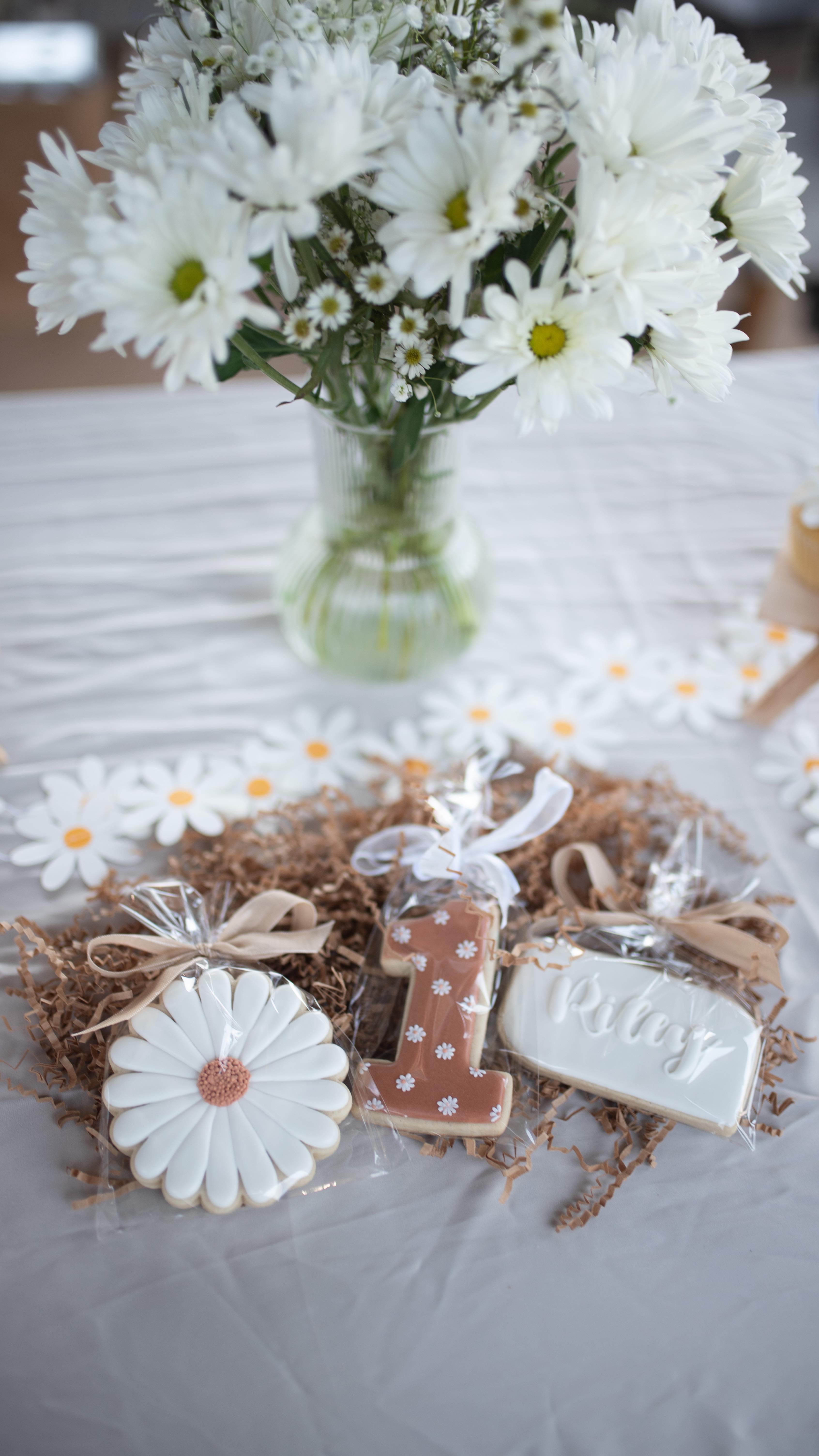 Happiest of birthdays to this sweet little girl!
Riley’s parents wanted to make her first birthday celebration memorable for her and their loving family. It was definitely one for the books!
What looked to be a calm, somewhat windy day turned into constant rain that wouldn’t let up. What happens when the rain comes? Well, you dance in the rain, of course!
What can a coordinator do but to maintain damage control and make sure that the party still goes on! Huge thank you to our MC for keeping it lively and entertaining! #therealmvp
@spicykicks improvised a vow renewal for Riley’s parents! 🙌🏼
Thank you to all the vendors!
Venue: @thegardenville
Caterer: M&M Catering
DJ: @8083kingsentertainment
MC: @spicykicks
Boba Tea: @samasamahawaii
Bouncy House: @mvrx_designs
Balloon Twisting: @balloontwistershawaii
Photo backdrop: Riley’s godparents
Balloon Garland: @morethanabackdrop_byro
Cookies: Kellie Tanioka
Cupcakes: @cupcakeandthingshawaii
Cake: @notyomamaztreatz
Family Photographer: @_spicyahi
Coordination: @lilikoi.lane
#firstbirthday #vowrenewal #1stbirthday #views #birthday #baby #kidsbirthday #cake #birthdaygirl #birthdaycake #eventcoordinator #eventcoordination #events #rain #rainedout #partyintherain #view #oahu #hawaii #oahuhawaii #kunialoaridgefarmlands