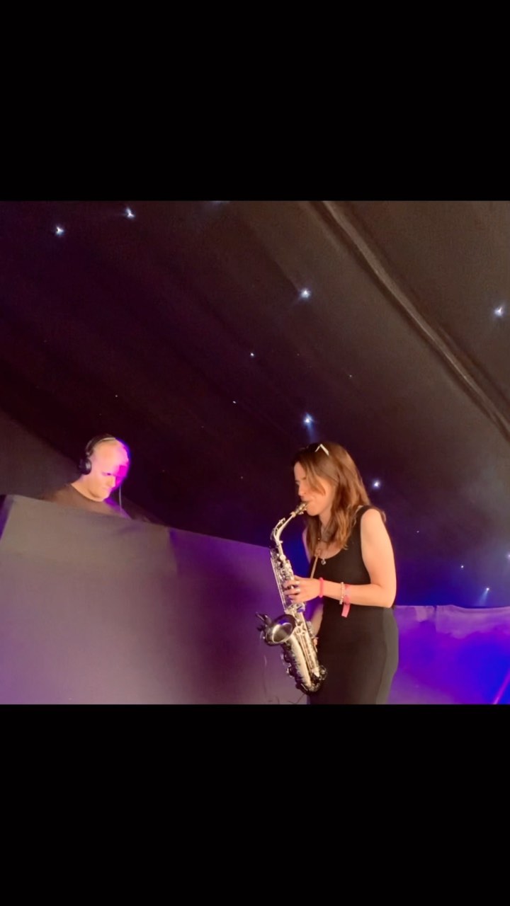Was so awesome playing at @dubsinthemiddle with @funkdarealm #festivalvibes #djsaxophone #djsax #saxdj #playinglive #livemusic #disco #dancingtunes #dancingvibes #goodtunesgoodtimes #goodfeelings #summerfestival