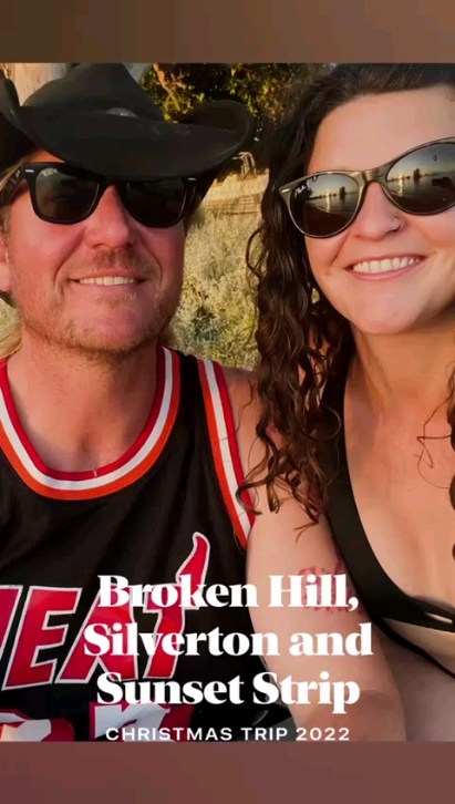 🎶 I'm riding through the desert on a horse with no name... 🐴
💭 "It's Jimmy damnit!"