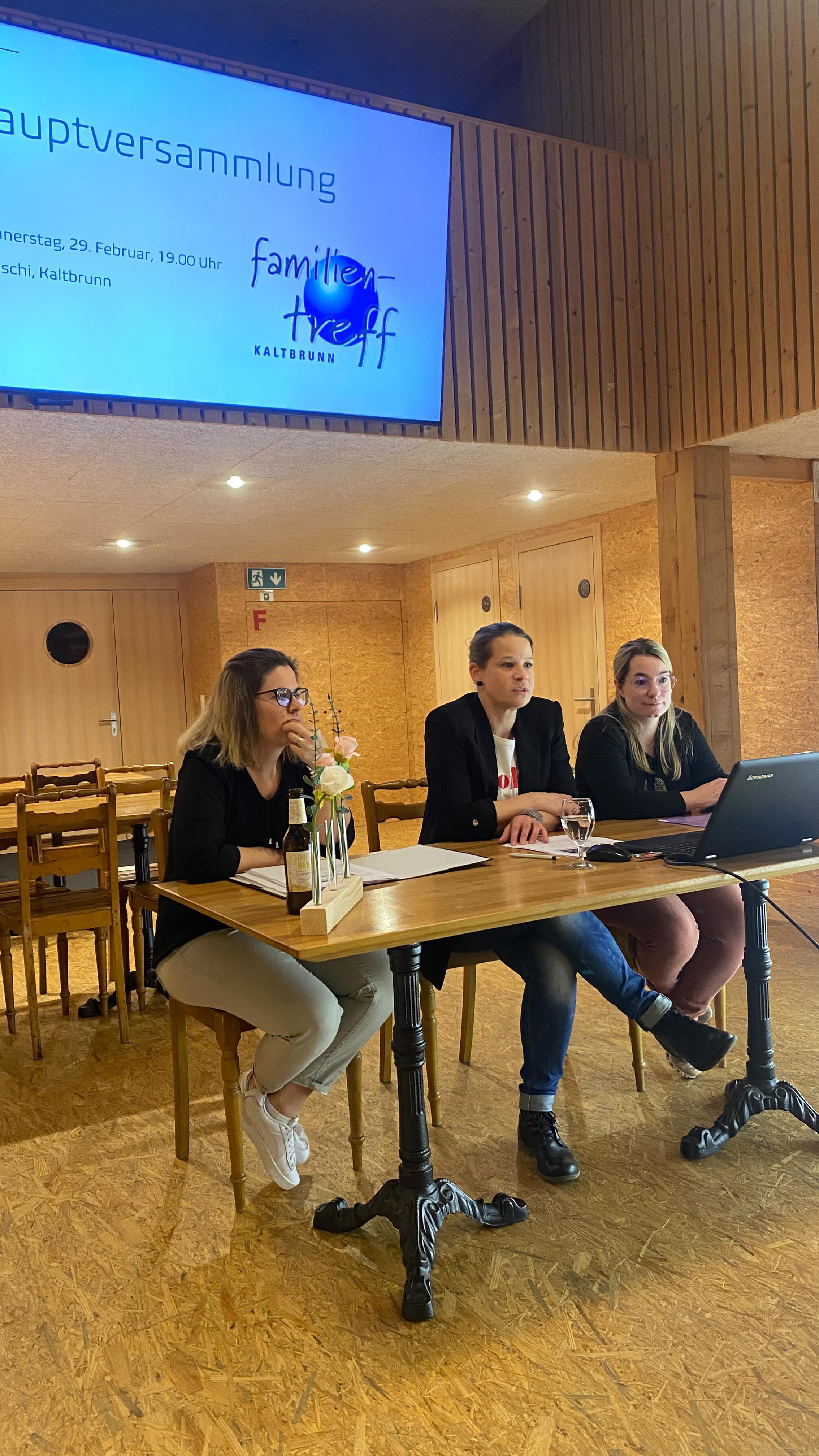 Eine kurze Hv, mit feinem Essen und vielen spannenden Gesprächen. Ein toller Abend, mit guten Leuten gehört wieder der Vergangenheit an.
Vielen Dank, an alle die gekommen sind!