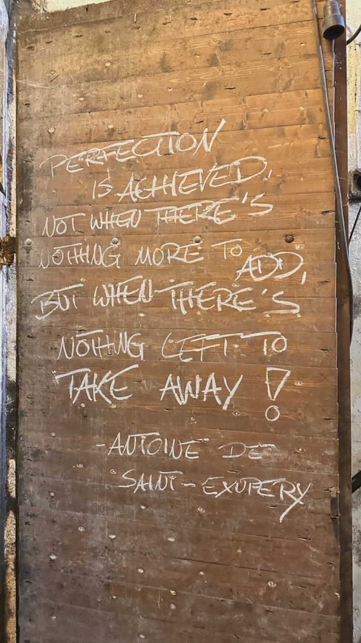 This dude is doing grape things 🙌🏼🍾
Slightly a #perfectionist 😜
Be quick to try get your hands on his @dominikheldwines
New release soon … but they disappear quicker than a hungry German to a bratwurst 🌭 #rheinhessen #naturwein #chardonnay #silvaner #riesling #winetour #naturalwine #winesofgermany #winetatsing