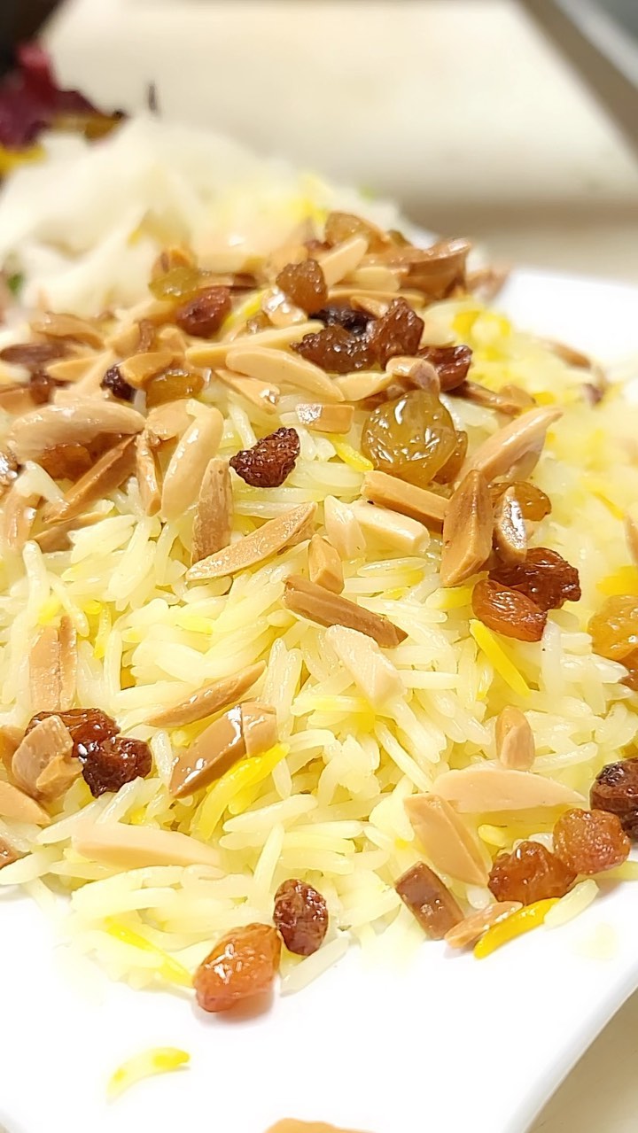 Happy Friday from our kitchen to you! Come on in and try our ever so flavorful beef shawarma that melts in your mouth with every bite 🌪️
#sdeats #sdvibes #sdlife #goodeats #instaeats #yelpsandiego #yelpsandiego
#forkyeah #eatfamous #topcitybites #topfoodpics #bestfoodfeed #buzzfeast #bestfoodsandiego #myfab5 #youstayhungrysd #foodstagram