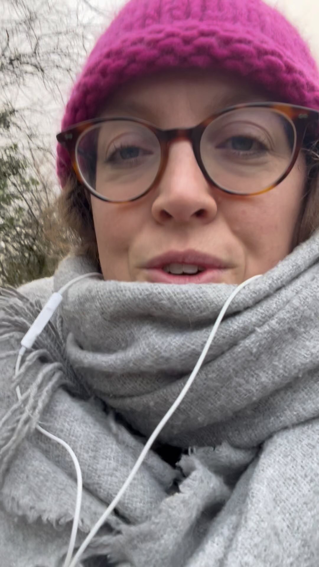 seasonal transformation
within yourself
within the natural world around you
ain’t always comfy is it?!
offering my understanding
my empathy
as a companion & confidant
fancy leaning in to it a little more?
making time to get curious
about how it’s feeling present for you
offering it space to move, to transform
one-to-one spaces
available in person & online
in bristol & hampshire
we also ‘gather’ again @damsonhillcottage
this sunday 11th, 6.30 to 9pm
honouring ourselves, each other
and this potent aquarius new moon
spaces for you to stop, pause, reconnect
with gentleness, patience & compassion
and hear the real truth of yourself
supported, held & heard
in the nourishing arms of nature
more deets in bio or drop me a message
look forward to connecting
💚🌱🌑🌱💚
#natureconnection #ecotherapy #ecopsychology #nature #naturetherapy #seasons #spring #transformation #transitions #cycles #womenscircle #hampshire