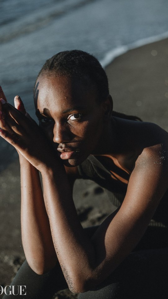 Recuerdos de cuando me llamó una top model para hacerse fotografías en la playa en Almuñécar y me puse muy nerviosa pero al final pasamos un rato maravilloso juntas...