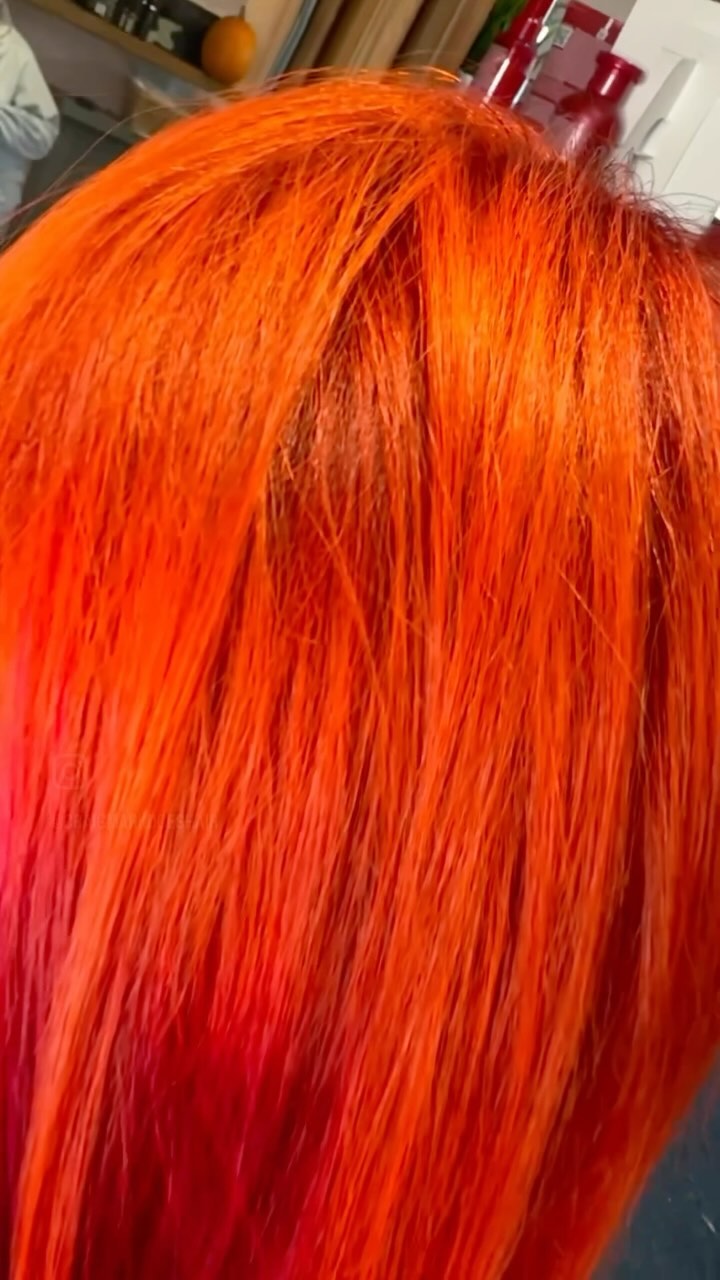 Brace yourselves for a Halloween hue-tiful transformation! 🔮🎨
We’re turning up the heat with a rich color revamp in burnt orange and pretty pink’le. Embrace the spooktacular season in style! 💇♀️🍁 #HalloweenHairMagic #BurntOrangeAndPinkle #Love #happy #wella #crazycolor #colourfreshcreate #birmingham #stunningbab #k18