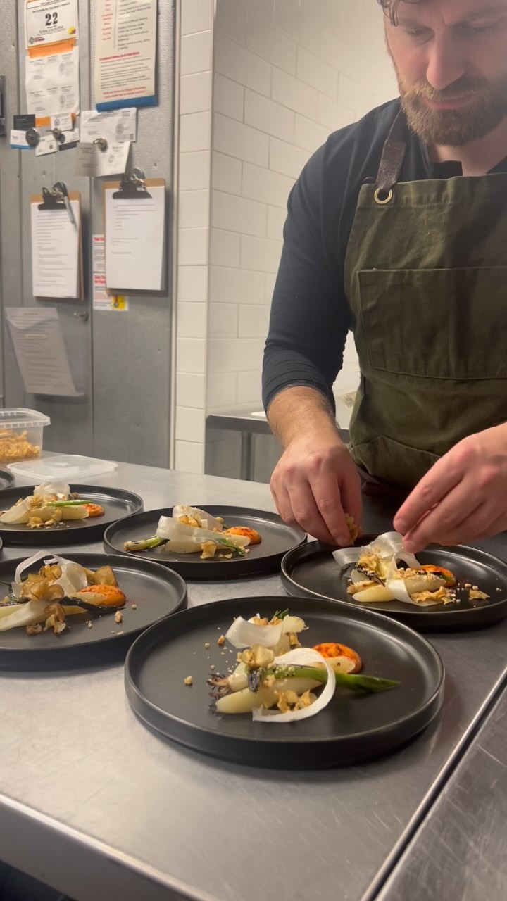 It’s been awhile since we’ve hosted @chefshackgr and we were excited to be able to serve this wedding party! They went with our 5 course option with hors d’oeuvres to start and wanted to take the menu around the world with each course. So we featured flavor profiles from Spain, Mexico, North Africa, Italy and had to mix in a bit of the Midwest.
#privatechef #grandrapids #privatedining #eater #jamesbeardfoundation #finedinning #phoneeatsfirst #chefstable #