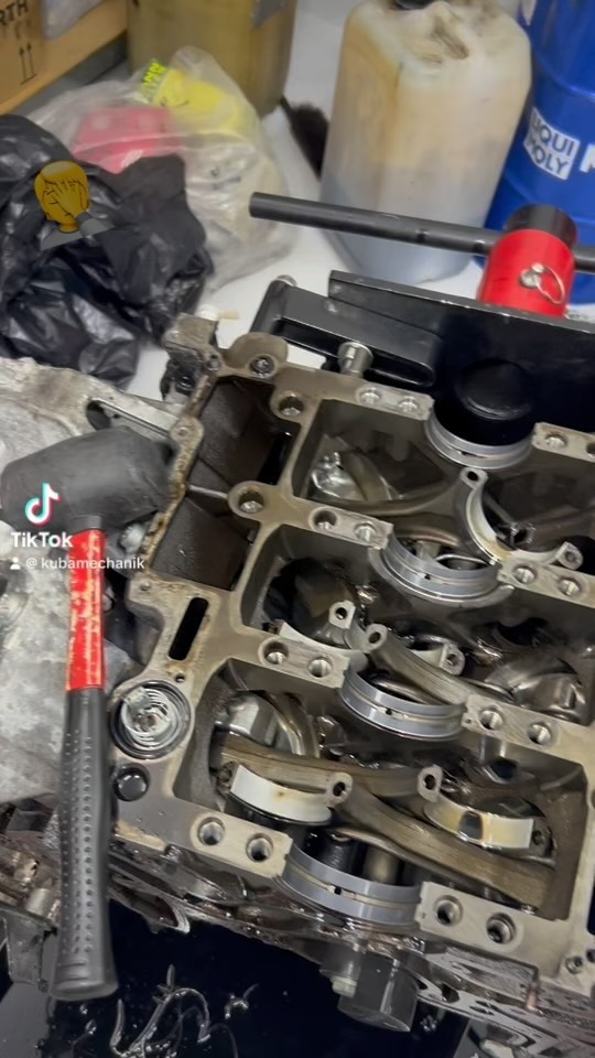 #audi #v6 #quattro #czech #kaput #repair #work #tdi #diesel #kompletka #engine #motor #tuesday #instagram #instagood