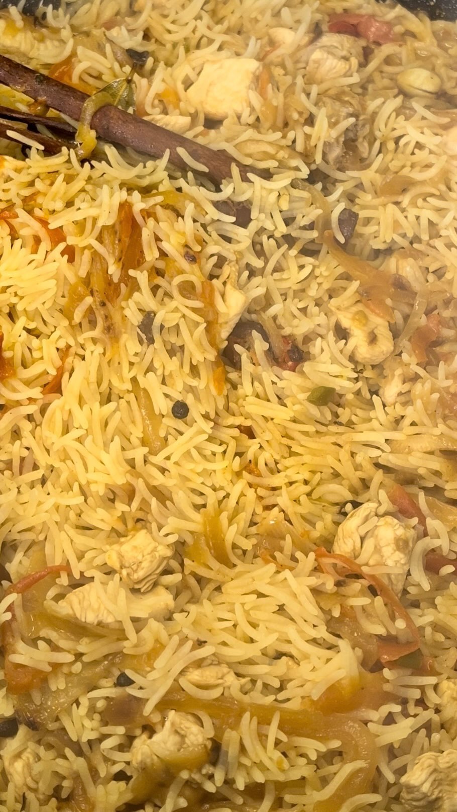 🇵🇰 Chicken Pulao 🇵🇰
Want to try something new? Whip up an authentic Pakistani dish and impress your family and friends with this nutritious rice dish!
✔️ Super versatile- family friendly, meal prep, made in advance or fresh on the day.
✔️ One pot dish, light on the washing up
✔️ Much more nutritious than a takeaway, with fresh wholesome ingredients and spices
✔️ Warm and nourishing as we enter these autumnal months!
Ingredients
🍁 2 large Onions
🍁 1/2 tsp each of cumin seed, cloves, peppercorns, cardamoms, 1 Cinnamon stick, few bay leaves
🍁 1/2 red and 1/2 green chilli (optional)
🍁 3 medium-large tomatoes
🍁 1.5 tsp salt & 1/2 tsp red chilli powder
🍁 1 tbsp tamarind (slab)
🍁 2 tbsp yoghurt
🍁 1 tablespoon biriyani masala
🍁 1kg diced chicken breast
🍁 1 can drained chickpeas (optional)
🍁 2 cups rice (brown if possible)
🫶🏻 Direct message me for the recipe!! 🫶🏻
⚠️ Disclaimer: for those of you familiar with South Asian dishes, this is a tweaked (more nutritious) version and may be different to what you’re used to, be kind 🫶🏻 It gets the green light from my husband so hopefully it will from you all too 🚦
Warm Autumnal Wishes, Dr Grace 🌿
#womenshealth #nutrition #healthyeating #hormones #pregnancy #menopause #postpartum #fertility #pregnancynutrition #menopausenutrition #postpartumnutrition #fertilitynutrition #pregnancydiet #menopausediet #fertilitydiet