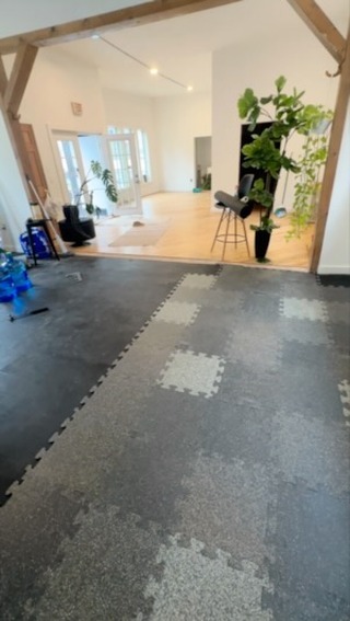 When the plants are up you knows it's getting serious 🎉💯. The new rubber floor for the weightlifting area is giving 50 Shades of Gray because it's actually Nike Grind flooring, which is made of recycled sneakers, hence all the color variations, with splashes of confetti color all over! And how about you stroll up to a 🔥🔥 @pendletonwm mat for a small group class this fall like
Abs-olutely Ripped (abs and core) or House of the Rising Buns (lower body booty). 🤪
Lots more to do but stay tuned for more sneak peeks, and look out for incoming swag that just arrived!
#thestudioupstate #isweatupstate #catskills #visitmargaretville #delawarecountyny #gym #workout