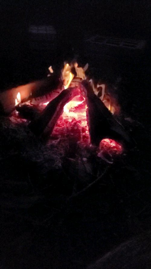 Blurry image?
Red hot embers >
Slow fire >
Soft rise >
Slow breathing
=
Potency for the body and mind regulation.
No need to breathe hard or fast for regulation.
Slow rythmic breathing brings your heart, brainand lungs into coherence.
Like the slow burning fire, it has its rythmn, it's flow.
Once your body and brain become familiar with that internal wave of movement called the MAYER wave, your body moves into a state of optimal efficiency without much effort.
See, that fire is burning, no one is fanning the flames.
This is my love of slow rythmic breathing for life.
#coherence breathwork
#heart brain math
#asian_female_entrepreneur
#decolonizebreath
#breathwork
#safespace
#anxiety