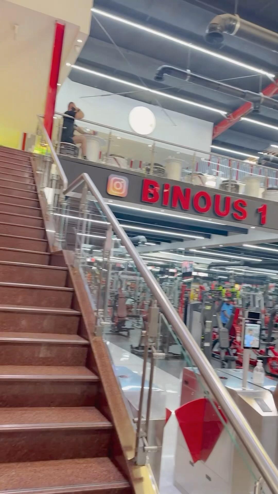 .
We all know how challenging it can be at times, to stick to our fitness and health regimes, especially when travelling.
I decided before going away on this fairly lengthy trip, I was going to have a conversation with myself and make sure that I’d set out some rules for myself;
1) Make sure I’d consume at least 4 meals a day, all containing a decent amount of protein
2) Make sure I’d train at least 3 times per week
By abiding by these 2 rules, I didn’t feel so out of sorts and enjoyed the trip so much more and when I got back to Aus, transitioned straight back into my normal routine with ease
Thanks to @anissbinousgym for having me, your facility is one of the best in the world, that I’ve trained at to date and will definitely be coming back for a visit next time I’m in @dubai
And thanks to @tolgaoguzmedia for putting together and editing my footage, look forward to working with you more
💯