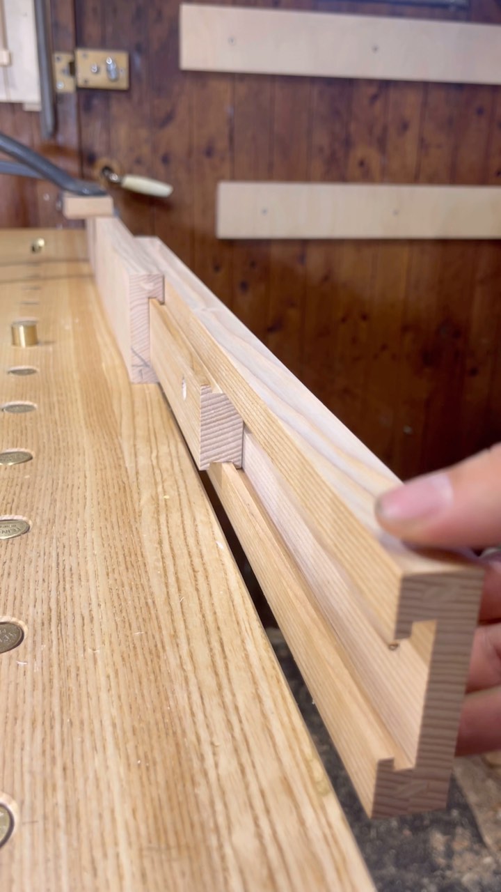 Treskinner til søppelskuff!
.
.
.
.
.
.
.
.
.
.
.
.
#woodworking #woodcraft #craftmanship #finewoodworking #cabinetmaker #interior #home #modern #craft #build #handmade #furniture #furnituredesign #todaysmaker #traditionalwoodworking #bespokefurniture #dovetails #rosewood #møbelsnekker #møbeldesign #maker #furnituredesign #interior #custom #woodworkersofinstagram #decor #home #tools #woodworkingcommunity #woodworkers
