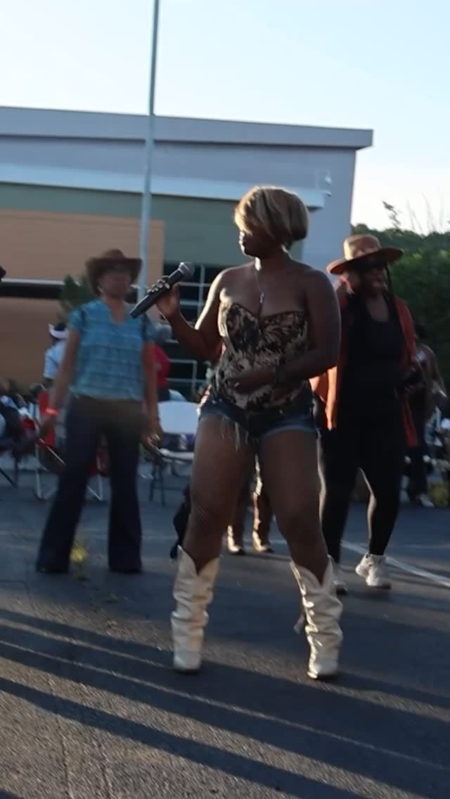 A time was had at the @riversideepicenter last night! Yall showed up and showed out!
Song 🎵 #VibeSteppin by @deronepayne @officialnewcupid @kinfolk_kiashine
#epicenter #riversideepicenter #mableton #cobbcounty #cobbcountyga