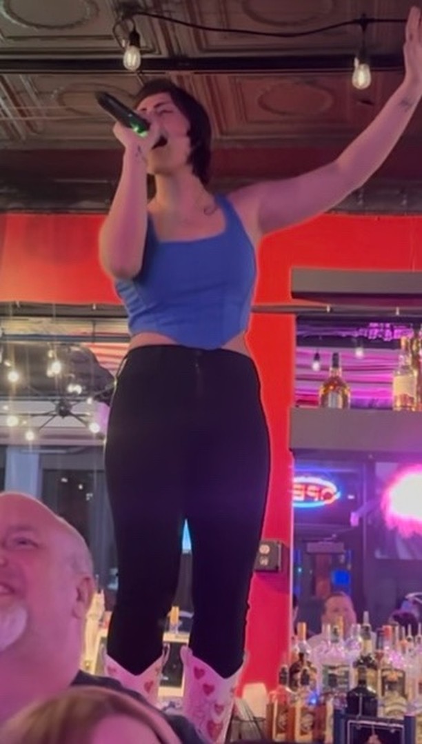 Thank you @shawnscrazysaloon for letting me have my #coyoteugly moment 🍻🥂