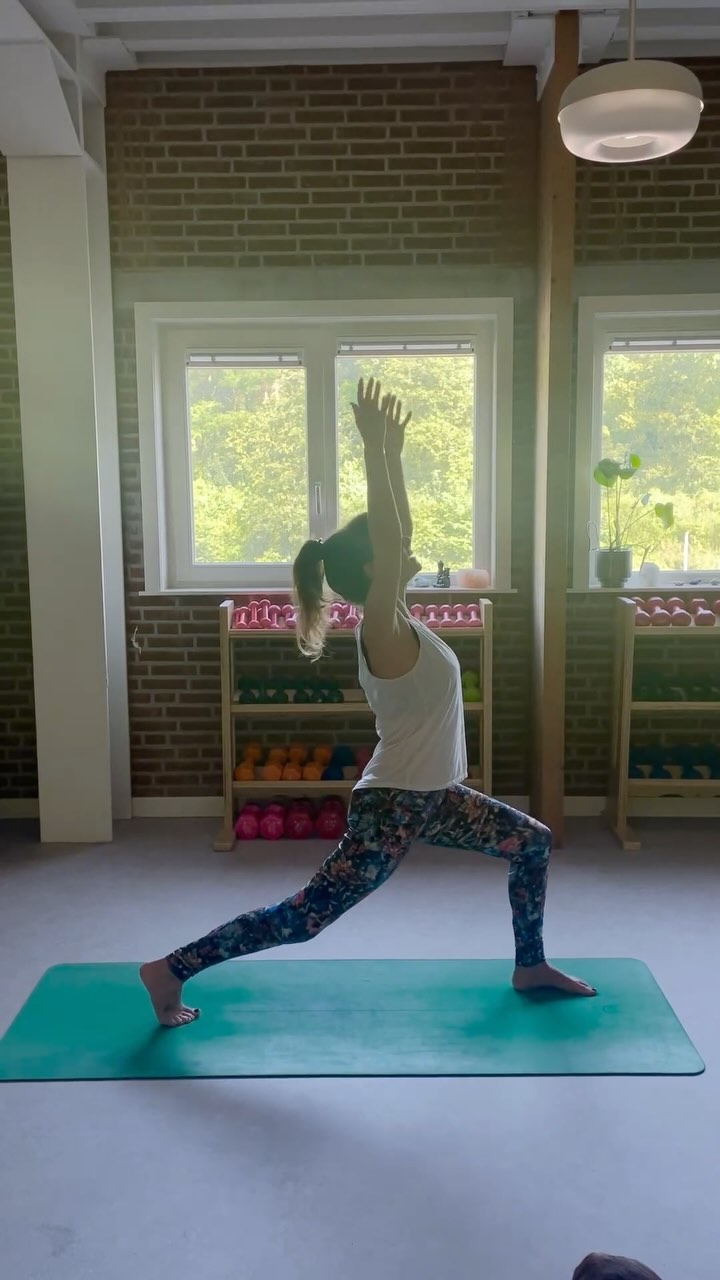 Terug van weggeweest in de #bodybalance ; moon salutation 🙏
#bodybalance104 #yogaflow #yogateacher #lesmills #bodybalancelesmills #yoga #moonsalutation #sunsalutation
