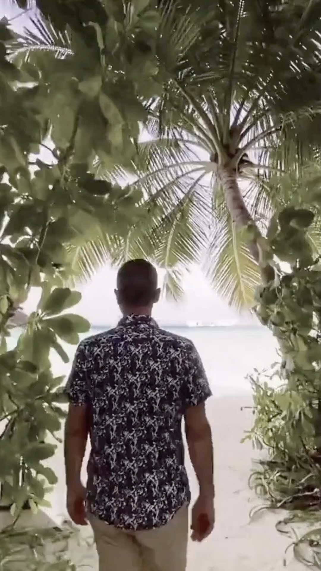 Where would you rather go? 🤔
The Maldives: 🌅
Known for its crystal clear waters, white sandy beaches, and exclusive resorts, a popular destination for those looking for a tropical paradise.
The Caribbean: 🏝
Islands such as St. Barts, the British Virgin Islands, and Antigua offer exclusive resorts, private beaches, and clear turquoise waters.
The Mediterranean: 🏛
Destinations such as the Amalfi Coast and the Greek islands offer luxury accommodations, high-end restaurants, and cultural attractions.
The United Arab Emirates: 🇦🇪
Dubai, Abu Dhabi, and other emirates offer stunning resorts, shopping, and entertainment options as well as some of the most breathtaking architecture and scenery known to man.
Think outside the box or go for a location you have heard about, or revisit an old favourite.
You name it – we will make your special holiday there.
Our expertise is in making things happen. Just say the word.
Click the link in our bio to start your journey today.