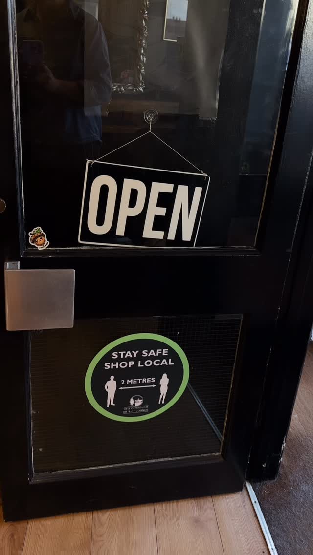 From our very own Royals Handwash, T-Shirts and Caps to top-tier grooming favourites like @osmohair Matte Clay and @darkstagbarbertools hair products - we’ve got a little bit of everything in stock at the barbershop. Come on in and check out the full range!
#royalsbarbershop #barbershoproyals #chippingnorton #barbershop