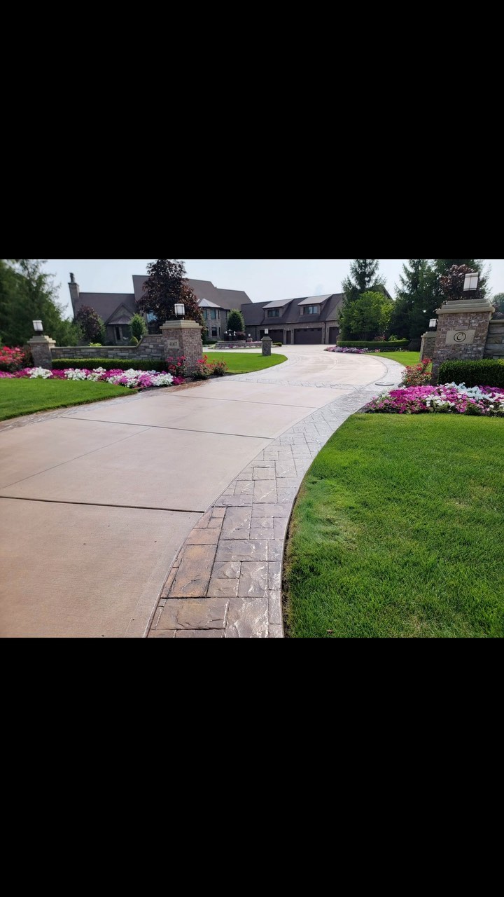 It’s the perfect time of year to clean and reseal your driveway or patio.
Give us a call today to schedule your free estimate!
Information is in our Bio!