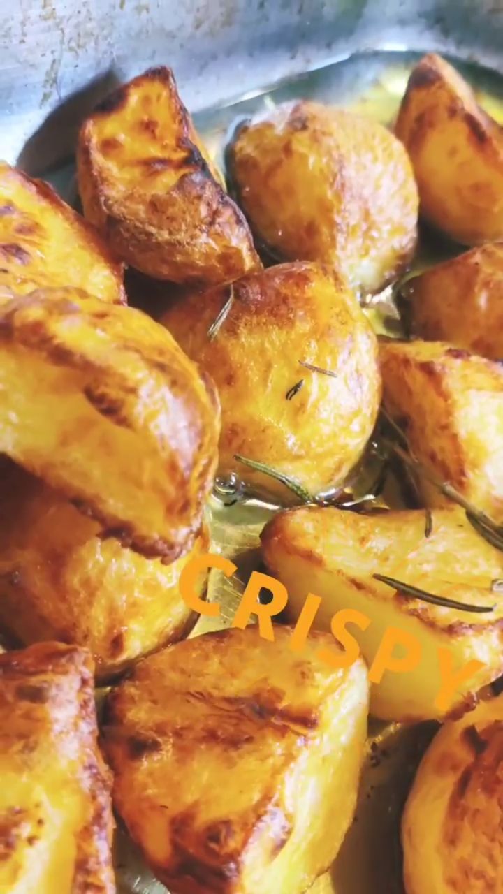 We do so love to see all your lovely faces for our hecking awesome Sunday roasts! So don't forget to book so you don't miss out! See link in bio to book.