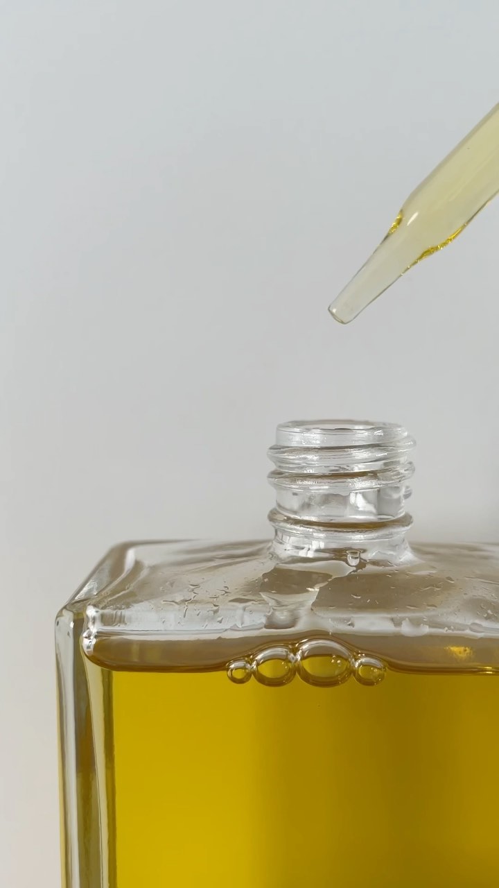 The highlight of our daily self-care ritual: Applying this dreamy body oil after a steamy shower 👌
‘Renew’ is luxurious, lightweight and contains healing rosehip and argan oils to maintain skin health.
.
.
.
.
.
#handmadesoaps #artisansoaps #soapmakingaustralia #essentialoils #vegansoap #naturalsoapmaking #naturalsoap #naturalsoaps #barsoap #natural #naturalskincare #madeinaustralia #smallbusinessaustralia #veganskincareaustralia #botanicalskincare #madebyhand #cleanbeauty #zerowaste #noplastic #sustainable #ecofriendlypackaging #ecofriendly #australianmade #bodybaraustralia #naturalbodybar #crueltyfreeskincare #handmadesoapaustralia #giftideasau #giftideas