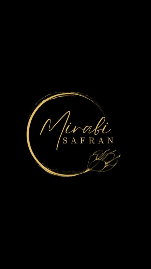 💛 Zart mariniertes Safran-Steak – Genuss pur mit Mirabi Safran! 💛
Zutaten:
• 1 TL Safranfäden
• 1 Zwiebel
• 4 EL Olivenöl
• 2 EL Mayonnaise
• 1 TL Knoblauchpulver
• 1 TL Kurkuma
• 1 TL schwarzer Pfeffer
• 1 TL Salz
• ½ Limettensaft
• 1 Zweig frischer Rosmarin
• 500 g Rindshohrückensteak
So wird’s gemacht:
1️⃣ Safran vorbereiten: Die Safranfäden mit dem Mörser zerkleinern und in 6 EL heissem Wasser einweichen, damit sich das volle Aroma entfaltet.
2️⃣ Zwiebel vorbereiten: Die Zwiebel fein hacken und in eine grosse Schüssel geben.
3️⃣ Marinade herstellen: In einer Schüssel Olivenöl, Mayonnaise, Knoblauchpulver, Kurkuma, schwarzen Pfeffer, Salz, Limettensaft und den eingeweichten Safran gut vermischen.
4️⃣ Fleisch marinieren: Das Steak in die Marinade legen und gut einreiben. Den frischen Rosmarinzweig in die Marinade legen. Mindestens 2 Stunden, besser über Nacht, im Kühlschrank ziehen lassen.
5️⃣ Zubereitung: Das marinierte Steak in einer heissen Pfanne oder auf dem Grill von beiden Seiten scharf anbraten. Anschliessend bei niedriger Hitze gar ziehen lassen, bis der gewünschte Garpunkt erreicht ist.
Tipp: Serviere das Steak mit gegrilltem Gemüse oder einem frischen Salat für ein perfektes Geschmackserlebnis!
💛 Probier’s aus und entdecke den unvergleichlichen Geschmack von hochwertigem Safran – erhältlich bei Mirabi Safran! ➡️ www.mirabisafran.ch
#Safran #Rindfleisch #Grillen #MirabiSafran #Rezept #KochenMitSafran