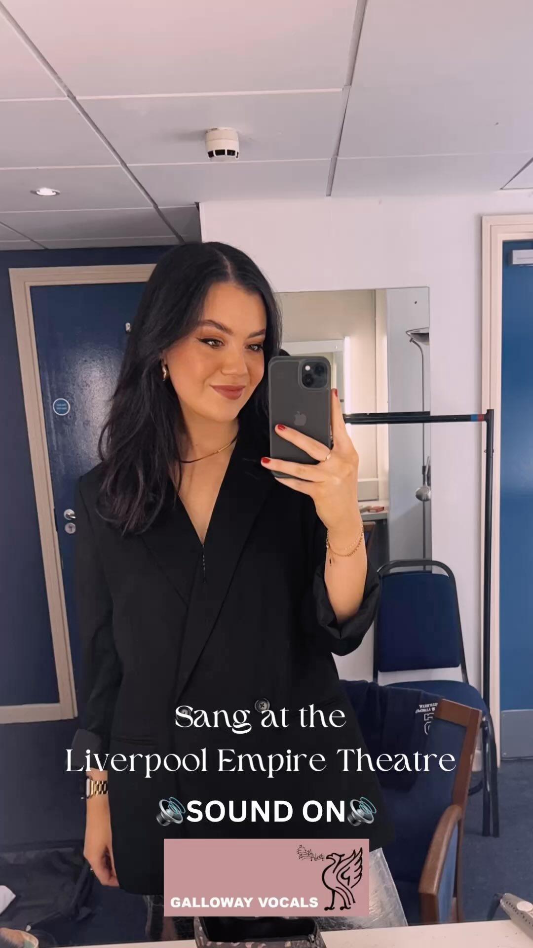 A little snippet of my version of ‘At Last’ that I sang at Sundays gig 🫶🏻
It’s been a hot minute since I’ve sang something other than what I’m currently singing at work. It was glorious to just sing for the soul, and really indulge in what I was doing. It’s so important to keep reminding yourself of why we do this in the first place…because we love it! We can get so lost in the technique, the work side of things and ultimately the rejection but tapping back into the love you have for what you do always keeps me grounded and centred.
Whether you’re aiming to achieve something you’ve always wanted with your voice, or you’re just singing for fun, lessons can be a great way to tap back into the love you have for singing. Visit www.gallowayvocals.com or send me a DM to book in 👌🏻
#sing #singer #westend #atlast #vocalcoach #voice #singingteacher