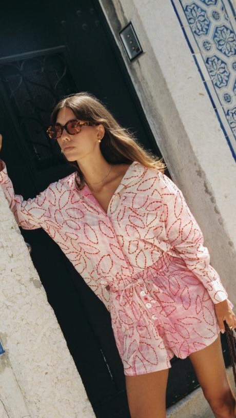 Step into fashion design with Laura Liles from @kinga_csilla 💚💜
In the latest episode, Laura shares her design inspiration from using artisanal techniques all the way through to talking about carbon offsetting options ✨
If you know about fashion, you’ll know how rare it is to get a glimpse into the story behind brands like this! Such a cool episode about an even cooler brand.
Listen now, available on Spotify and through the link in bio 🔗🔗🔗
#kingacsilla #fashiondesign #design #designer #sustainability #sustainablefashion #artisanal #shibori #blockprinting