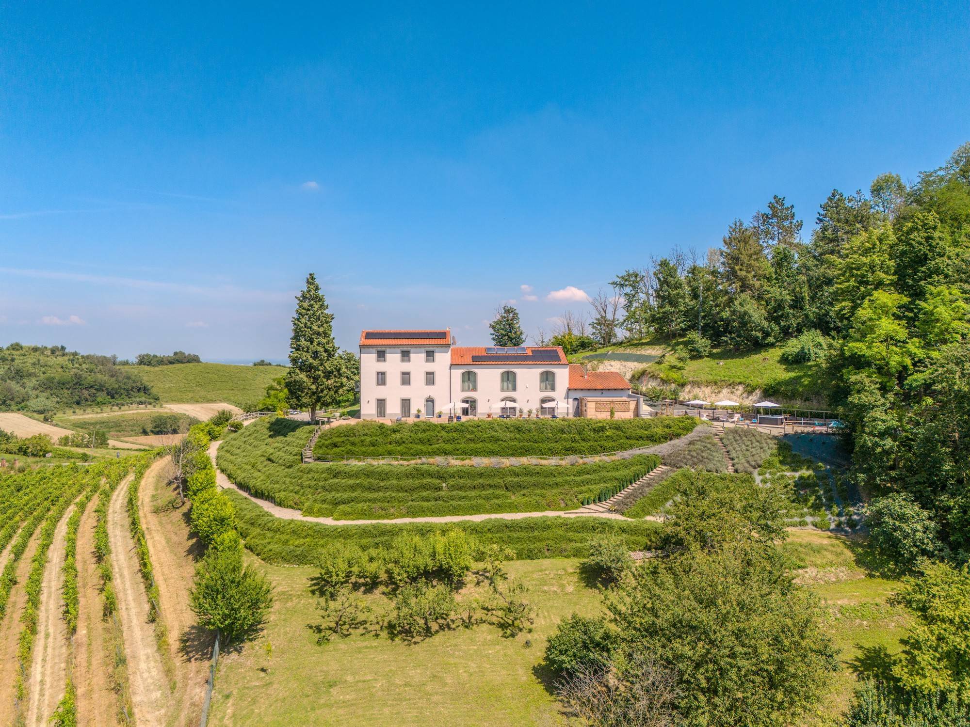 Villa Rocco is only 90 minutes from Milan and 90 minutes from Turin. Surrounded by nature,food and wine.
#hotels #travel #vacation #turismo#summer #relax #bar #holiday #tourism #resort #holiday #hotel #wine #food