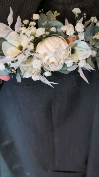 I can't get over how cute this was!
Of course you want your hairy baby with you on your special day !
It was a pleasure to make it happen and create something you can keep forever.
Thank you to my gorgeous couple Sammie and Tom and of course the little floof Teddy 💖
.. more pics to follow!