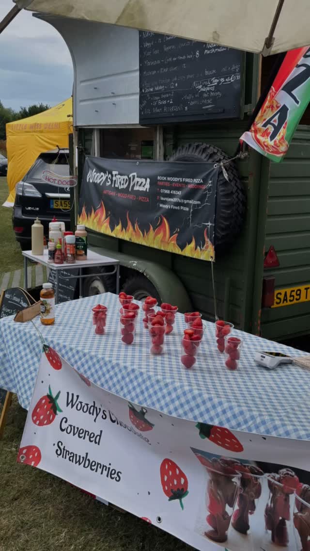 Amazing day selling our pizzas and our new chocolate covered strawberries at @ickenhamyouthfc tournament and then a lovely wedding @aileen_brennan #woodysfiredpizza #micklefieldhallweddings #micklefieldhall #weddingfoodtruck #pizzas #lovepizzas #weddingfoodideas