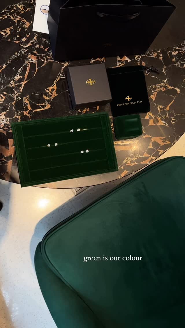 Emerald Green 🦚 — immerse in our favourite colour from our packaging to our lounge 🍃