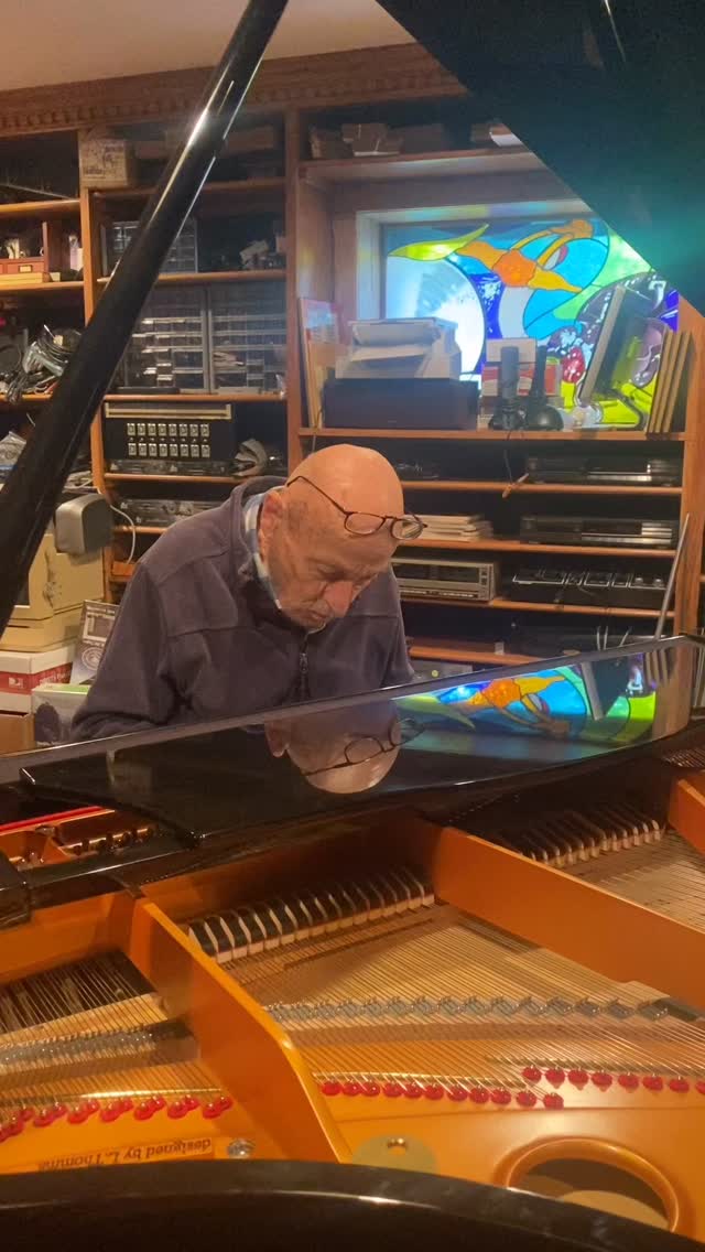 Playing my melody “If” on this new Ritmüller baby grand piano on my 89th birthday 🎉 This piano has such a big sound!
#ritmueller #babygrand #rudyardkipling #bobbygosh #songwriter #89yearsyoung #jinglewriter #composer @pearlriverpianos