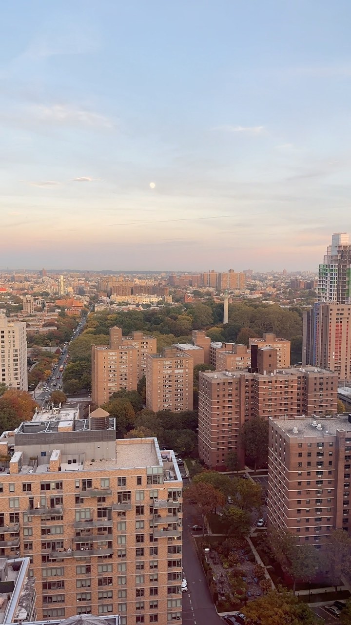 ___ Remember the goal of the game Monopoly? 🧐 Winner owns the most property and COLLECTS rent. Have you thought about house hacking lately? Google it, ask chat GPT, or call your local realtor 🙋♀️
.
.
_________________________
📲 Call or Text Us Today:
@jennyrosehalupka - 908.247.2945
@ginahalupka.realestate - 646.494.5301
_________________________
.
.
.
#thehalupkateam #interestrates #realestatemarket #realestatetips #househacking #brooklynrealestate #whattodoinbrooklyn #fortgreenepark #brooklynrealtor #brooklynproperties #newyorkrealestate #kevinhart #iloverealestate