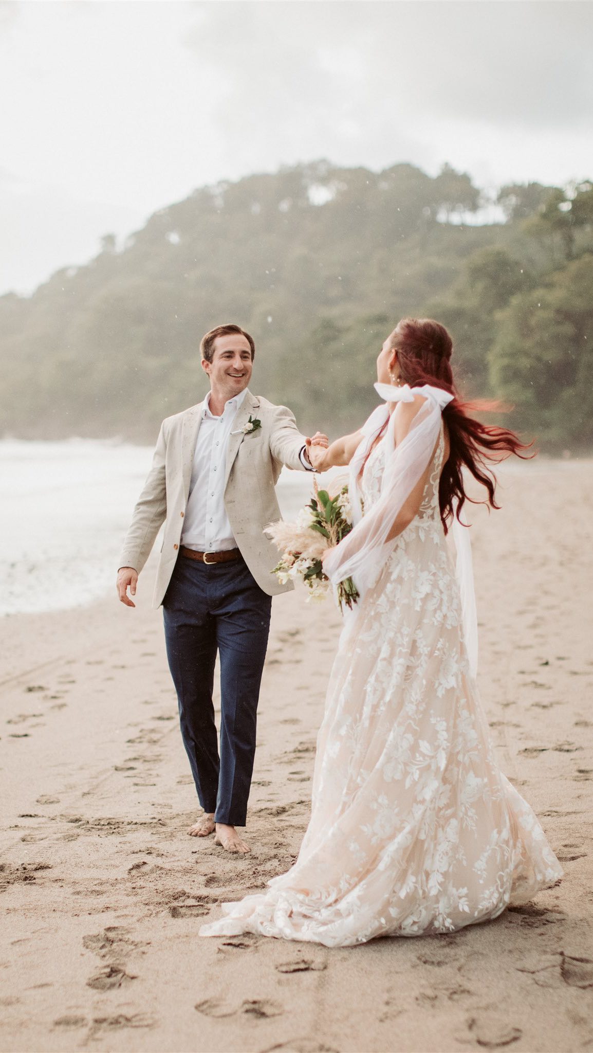 #costaricawedding #beachwedding #beachweddingstyle #costaricabeachwedding #weddingflowers #beachweddingstyle #beautifulbrides #beautifulbouquet #tamarindoweddings #weddingbouquet