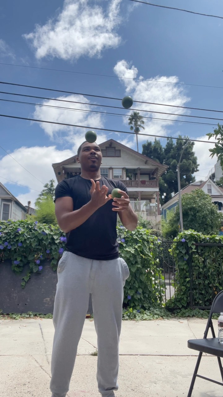Super Fail incoming 😅 #juggling #newskills #practicemakesperfect #jugglersofinstagram