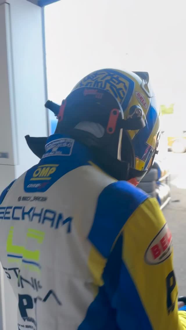 Race day at @officialmidohio @lc_racing_team @stonicamia @ompracing @bellracinghq @p1doks
#explorepage✨#explore #photography #beckham #instagod #f1 #f2#f3#f4