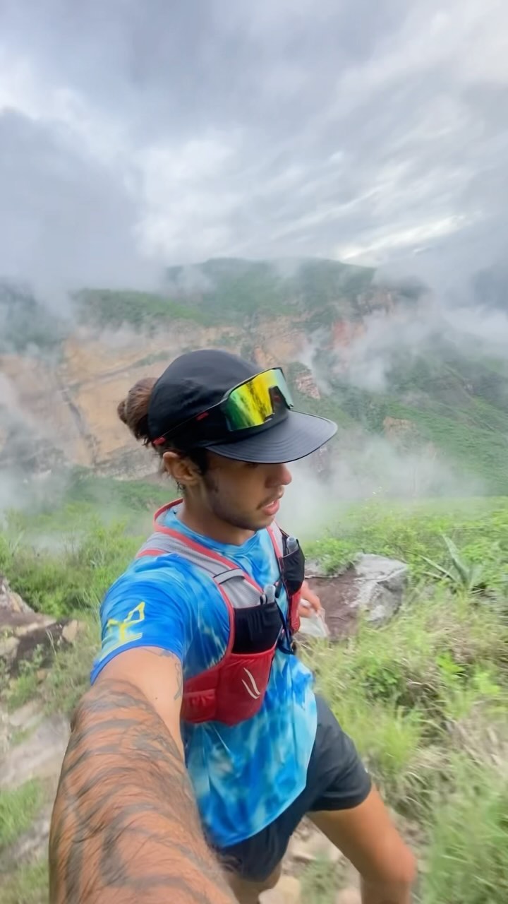 Solo roca y yo sabemos cuantos kilómetros hemos recorrido juntos☺️. Nos estamos preparando para en Junio correr 45 km en el Cañón del Chicamocha, el patio de juegos de esta familia💞. En el video el entrenamiento largo de todos los domingos💥👾
.
¿Y ustedes que hacen los domingos?😜
