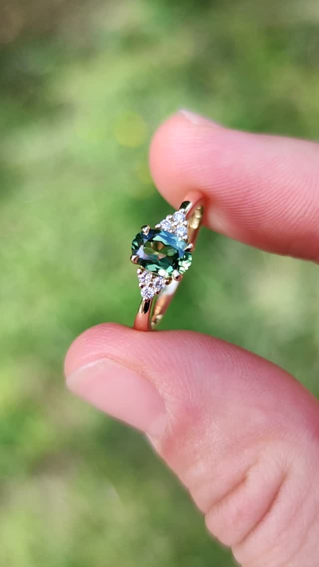 Made to order Rosalia ring with a very special sapphire chosen by the customer ✨